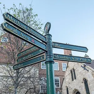  Apartment Luxury Rowntree House Across From The Shambles United Kingdom